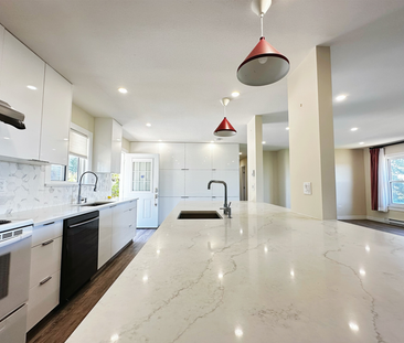 Beautiful Renovated Upper Floor for Rent | South Burnaby (South Bur... - Photo 3