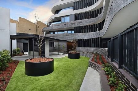 “Impressive luxurious 2 bedroom apartment in the heart of Ascot Vale” - Photo 2