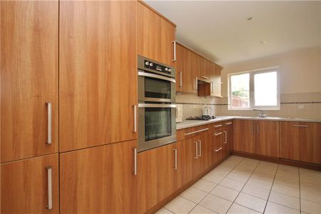 The Gables, Guildford, Surrey, GU2 9JR - Photo 5