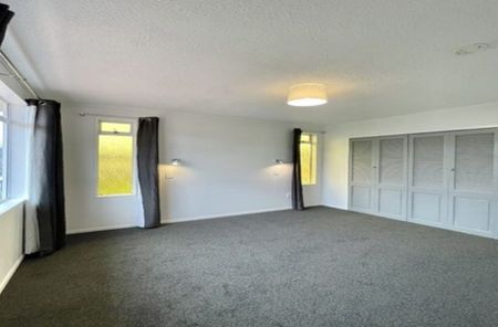 5-Bedroom Home - Photo 2