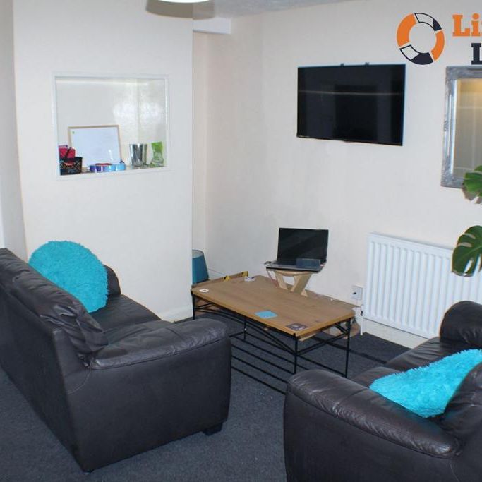 1 bedroom in a house share to rent - Photo 1