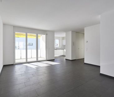 Luminoso 4.5 locali immerso nel verde - Photo 1