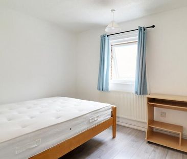 4 bedroom semi-detached house to rent - Photo 6