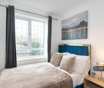 1 bedroom in a house share to rent - Photo 3