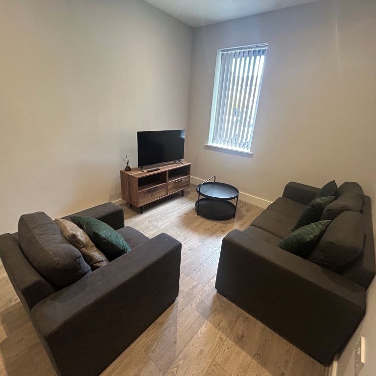 Crosby Road North, Liverpool, L22 - Photo 1