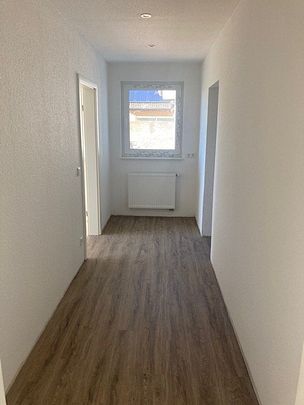 Kernsaniert und mit phantastischer Aussicht! Moderne Erdgeschoss-Wohnung in Lippstadt-Overhagen - Photo 1