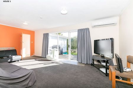 Spacious 5-Bed Home in Hillcrest - Photo 3