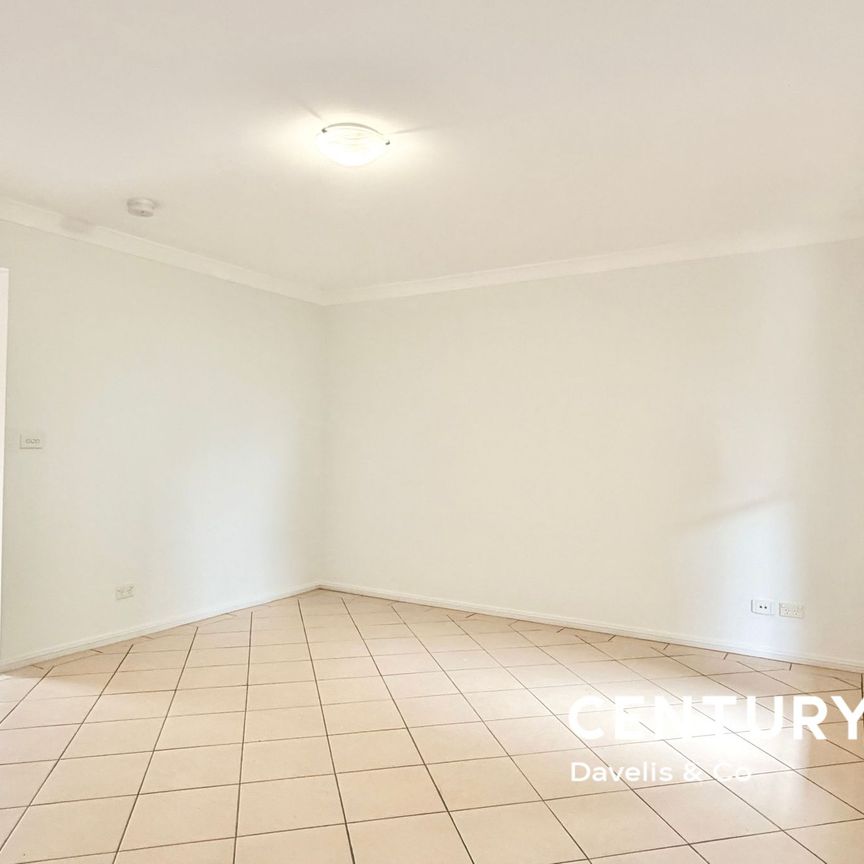 Freshly Painted - Three Bedroom Townhouse! - Photo 1