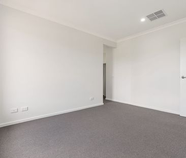 Warmth, Comfort & Space in This Inviting Home - Photo 4