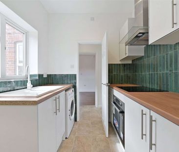 Stylish fully refurbished one-bedroom ground floor apartment with p... - Photo 4