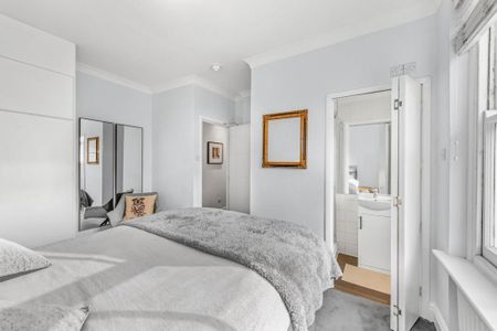 3 bedroom flat to rent - Photo 4