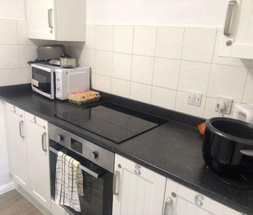 1 bedroom in a house share to rent - Photo 3