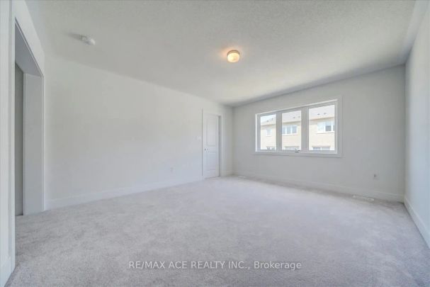 Condo Townhouse For Lease | E9033646 - Photo 1
