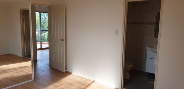 TWO BEDROOM APARTMENT!! - Photo 1
