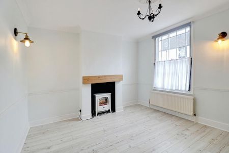 2 bedroom terraced house to rent - Photo 2
