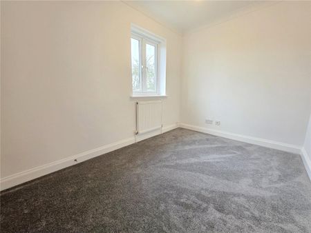 4 bed detached house to rent in Brimsdown Avenue, Laindon, SS15 - Photo 3