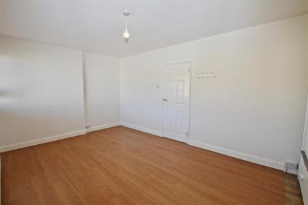 3 bedroom detached house to rent - Photo 4