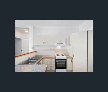 Well Located Apartment Close to Wynnum Waterfront - Photo 2