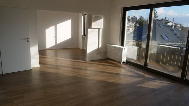 Komponistenviertel Wiesbaden, Modernisierte 3 ZKDuB Mietwohnung mit gr. Wohn-Eßbereich + Fernblick - Photo 1