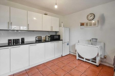 3 bedroom flat to rent - Photo 3