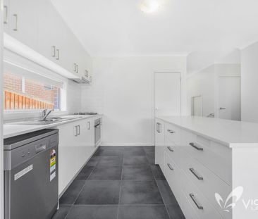Near new double storey 4 bedroom house for rent in Box Hill - Photo 4