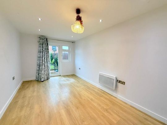 3 bedroom semi-detached house to rent - Photo 1