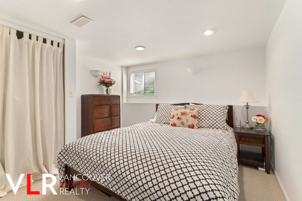 House in Vancouver West Side, BC - Photo 1