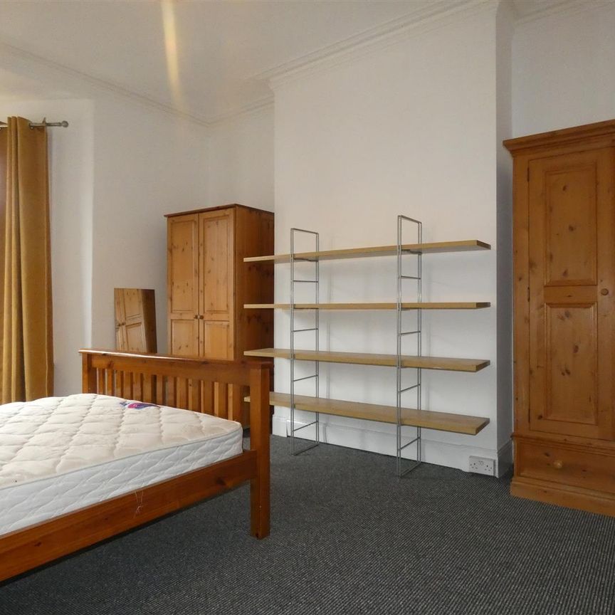 2 bed flat to rent in Trewhitt Road, Heaton, NE6 - Photo 1