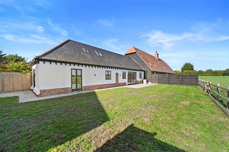 An impressive four bedroom renovated Barn conversion in a idyllic rural setting - Photo 2