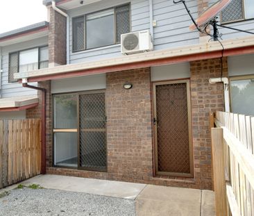 FULLY RENOVATED TOWNHOUSE IN THE HEART OF GLADSTONE CENTRAL! - Photo 6