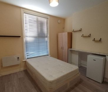 Studio Flat, Sandhurst Road, SE6 - Photo 3