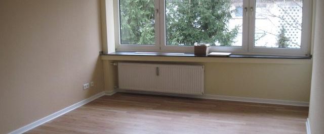 Gepflegte 3 Zimmer Wohnung mit Balkon in gewachsenem Wohnumfeld! - Photo 1