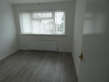 3 bedroom end of terrace house to rent - Photo 2