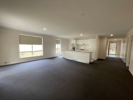 Spacious family home! - Photo 3
