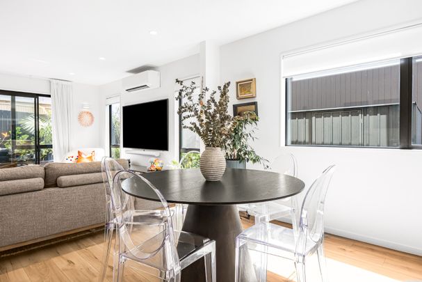 Sleek and Stylish - Photo 1