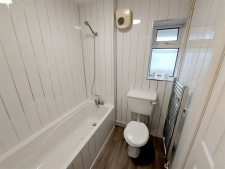 3 bedroom Semi-detached house to rent - Photo 5