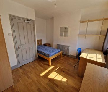 5 Bed Student Accommodation - Photo 2