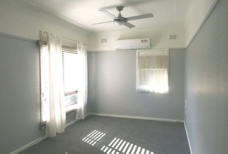 Cosy Two Bedroom Home in Great Location! - Photo 2