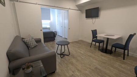 Metro 1827 — Furnished 2nd floor 1 bed with W/D - Photo 2