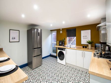 Ecclesburn Street (Room 5), East End Park, Leeds - Photo 3