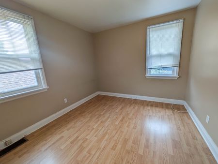 All Inclusive 2 Bedroom Upper Unit in St. Catharines!! - Photo 2