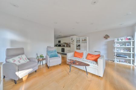 Trinity Road, London, SW19 - Photo 3