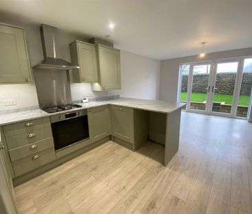 3 bedroom semi-detached house to rent - Photo 3