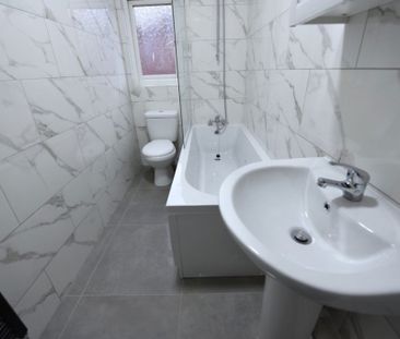3 bedroom House in Highthorne View Bed), Armley Leeds - Photo 6