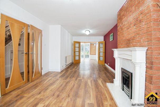 3 bed Semi-detached in Hughenden Avenue , High Wycombe, HP13 5SL - Photo 1