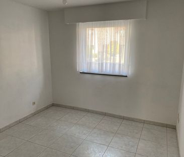 Ruim gelijkvloers appartement met tuintje en garage, ideaal gelegen... - Photo 3