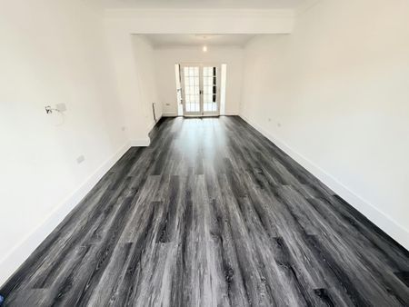 4 bedroom terraced house to rent - Photo 2