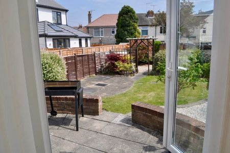 Bright Double -Ensuite- Horfield- Close to Hospital - Photo 5