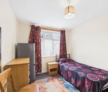 1 bedroom sharedAccommodation in Albert Street, Slough - Photo 2