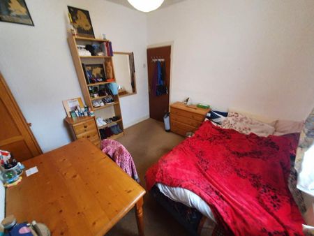 4 bedroom terraced house to rent - Photo 3